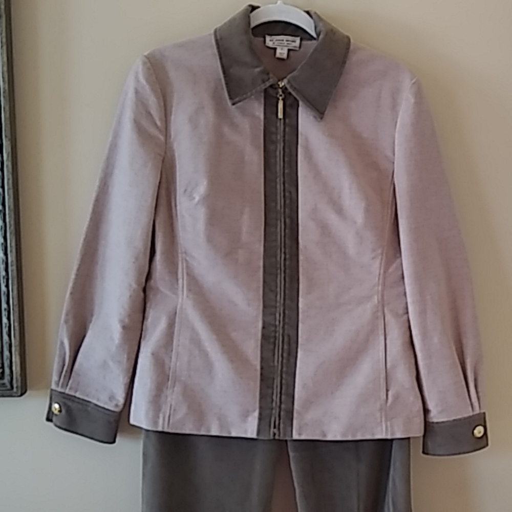 St. John Marie Gray Casual Pant Suit. 6/Sm